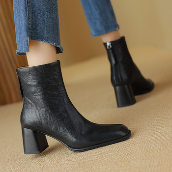 Női bőrből készült bokacsizma, francia retró stílus, négyszögletes orr, alacsony szár, középmagas sarok 3–5 cm, belső talp marhabőrből