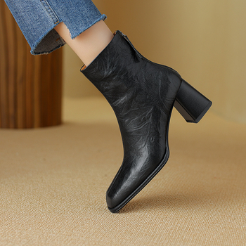 Női bőrből készült bokacsizma, francia retró stílus, négyszögletes orr, alacsony szár, középmagas sarok 3–5 cm, belső talp marhabőrből