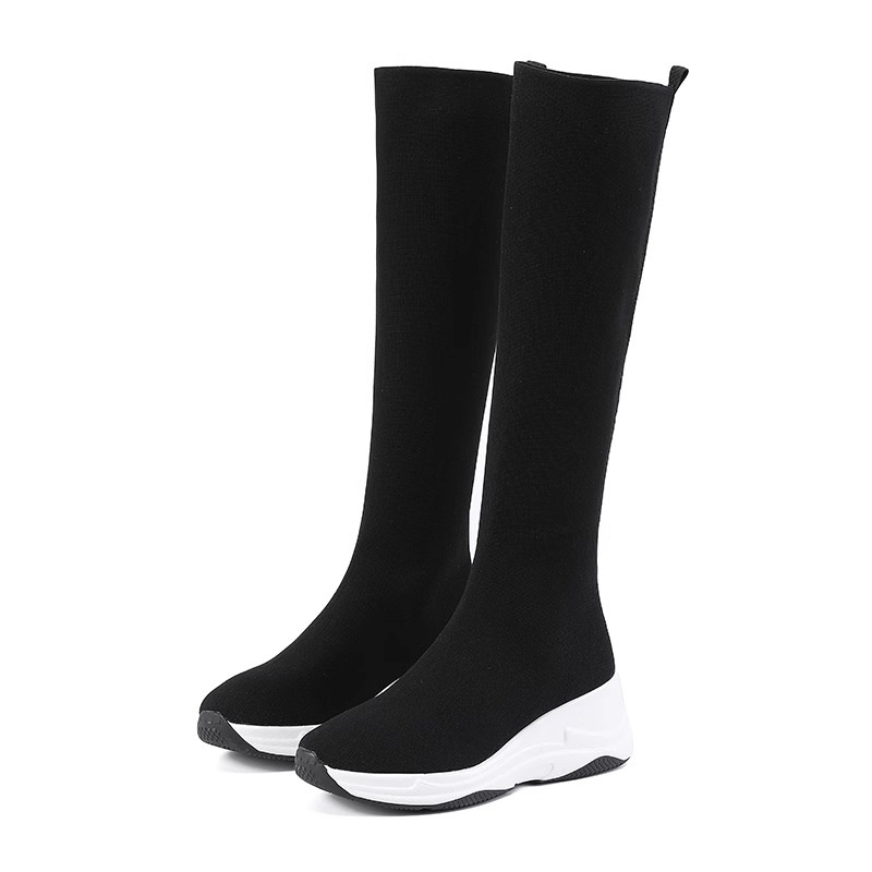 Čizme iznad koljena s gornjim dijelom od tkanine, unutarnja podstava od pravog kože, visina potpetice 3–5 cm, slip-on, potplat od plastike