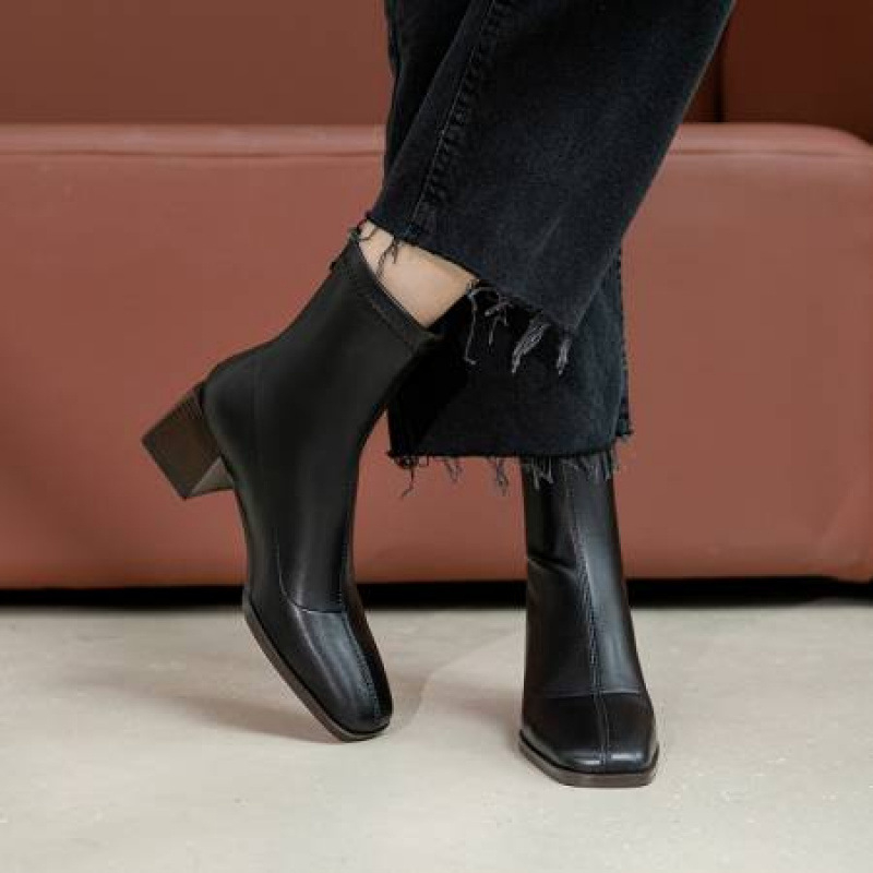 Čizme viteza s kvadratnim vrhom, 8 cm visokim debelim potpeticama, niski dio noge, od kože svinje prve kvalitete