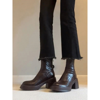 Γυναικείες στενές μπότες με παχύ τακούνι, στρογγυλή μύτη, φερμουάρ στο πίσω μέρος, διπλό βοδινό δέρμα επάνω, καουτσούκ σόλα