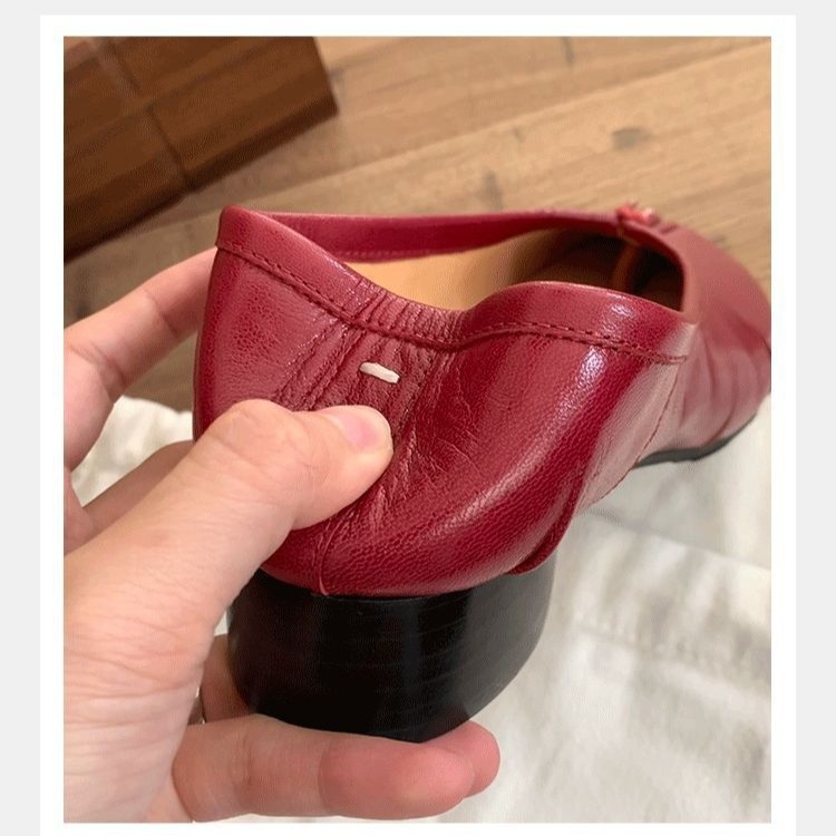 Női kerek orrú balerina cipő, vastag sarokkal, felső rész tehénbőr, 3–6 cm sarokmagasság, csattos zárás, bélés juhbőr