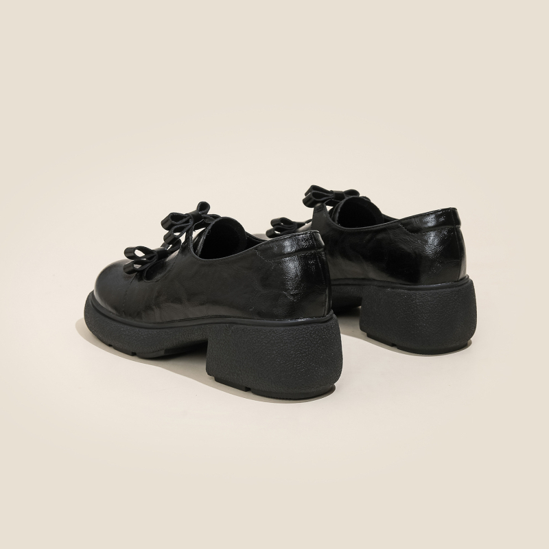 Ženske loaferice s okruglim vrhom i debelim petom 3–5 cm, Xinlixing, proljeće 2025 (Gornji dio: super vlakno; Uložak: prirodna koža; Podstava: pigskin; Potplat: guma; Otvorenost: dubok otvor)