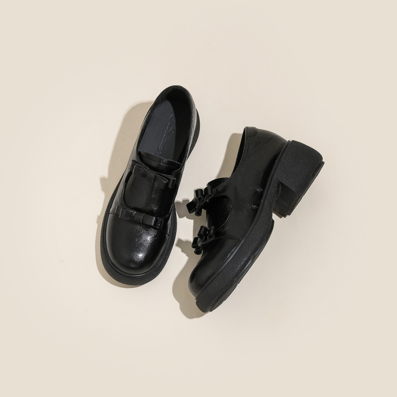 Ženske loaferice s okruglim vrhom i debelim petom 3–5 cm, Xinlixing, proljeće 2025 (Gornji dio: super vlakno; Uložak: prirodna koža; Podstava: pigskin; Potplat: guma; Otvorenost: dubok otvor)