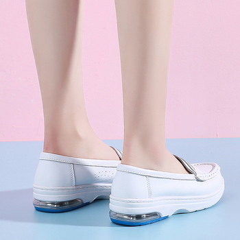 Pantofi pentru infirmiere - toate anotimpurile, partea superioară din piele de vacă, toc în formă de pană 3–5 cm, talpă TPR, branț respirabil