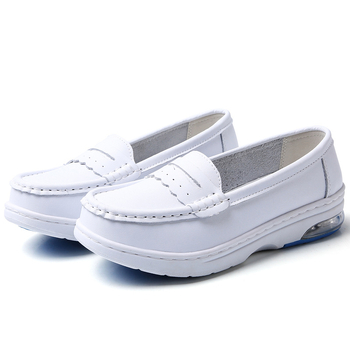 Pantofi pentru infirmiere - toate anotimpurile, partea superioară din piele de vacă, toc în formă de pană 3–5 cm, talpă TPR, branț respirabil