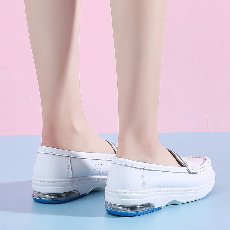 Pantofi pentru infirmiere - toate anotimpurile, partea superioară din piele de vacă, toc în formă de pană 3–5 cm, talpă TPR, branț respirabil