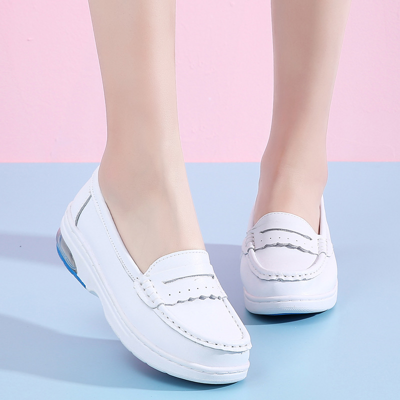 Pantofi pentru infirmiere - toate anotimpurile, partea superioară din piele de vacă, toc în formă de pană 3–5 cm, talpă TPR, branț respirabil