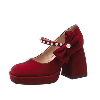 Pantofi de nuntă cu vârf pătrat, partea superioară din catifea întoarsă, toc gros foarte înalt și talpă din cauciuc.