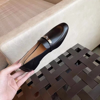 Ženske loafers – kvadratna špička, gornji dio od mikrovlakana, podstava od mikrovlakana, gumena potplat, nizak potpetice 1–3 cm, jednobojne, proljeće-ljeto