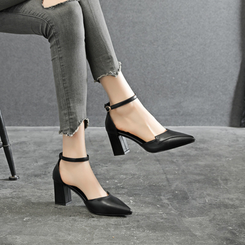 Pantofi dama cu vârf ascuțit și toc gros, închidere cu cataramă, înălțime toc 6-8 cm, PU partea superioară, talpă din cauciuc