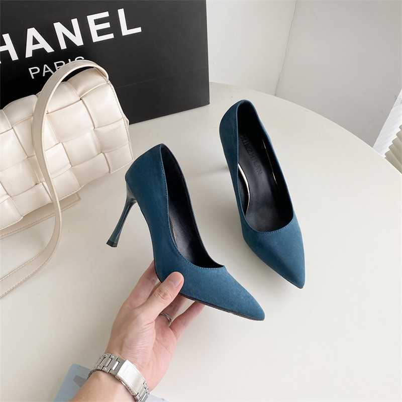 Heart Orchid női nubuk magas sarkú cipő – hegyes orr, vékony sarok, gumitalp, belső mikroszálas bélés, sarok > 8 cm, mindennapi vagy formális viselethez