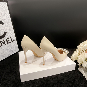 Magas sarkú cipő négyszögletes csattal és rhinestones díszítéssel, koreai stílus, hegyes orr, sark magassága 6–8 cm