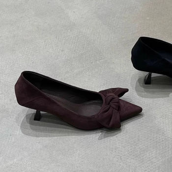 Pantofi cu toc înalt, vârf ascuțit, din velur, toc subțire 6–8 cm, talpă din cauciuc, căptușeală PU