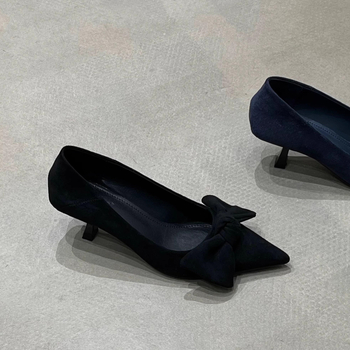 Pantofi cu toc înalt, vârf ascuțit, din velur, toc subțire 6–8 cm, talpă din cauciuc, căptușeală PU