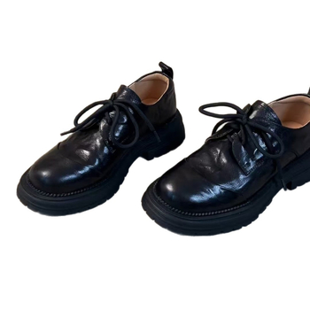 Pantofi dama din piele naturală, partea superioară din piele de oaie, vârf rotund, toc mediu 3–5 cm, stil britanic