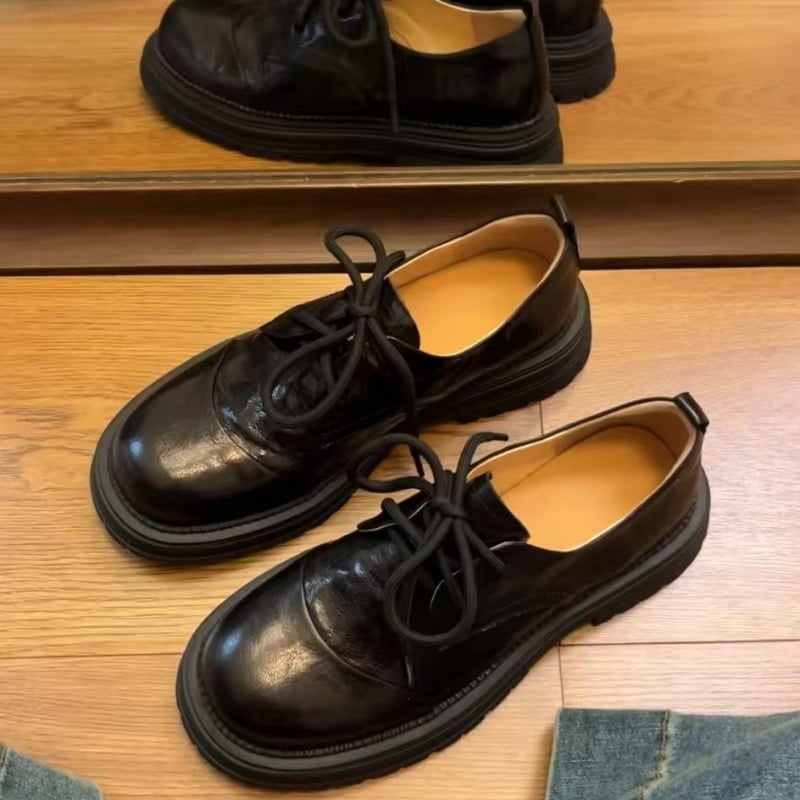 Pantofi dama din piele naturală, partea superioară din piele de oaie, vârf rotund, toc mediu 3–5 cm, stil britanic