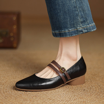 Pantofi Mary Jane în stil retro, curea cu cataramă, vârf rotund, toc tip wedge 4–6 cm, partea superioară din cauciuc, branț din microfibră de piele