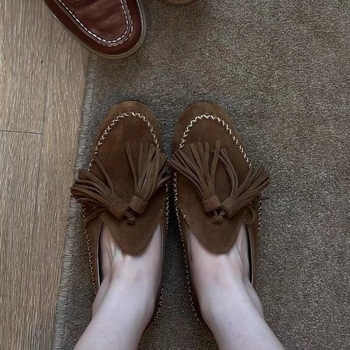 Loafers cu franjuri și broderie cu craniu, piele de vițel, slip-on, fără căptușeală, toc kitten 4–6 cm