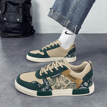 Sneakers bărbați | parte superioară din canvas, vârf rotund, închidere cu șireturi, talpă turnată prin injecție, model graffiti