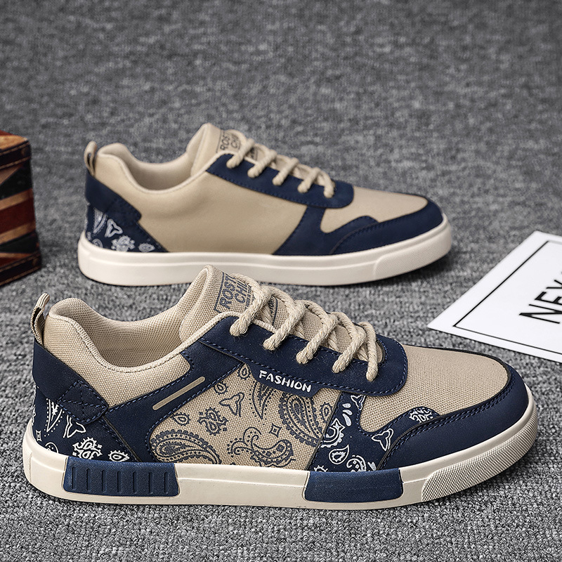 Sneakers bărbați | parte superioară din canvas, vârf rotund, închidere cu șireturi, talpă turnată prin injecție, model graffiti