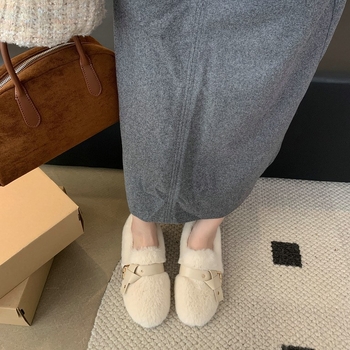 Loafers – stil minimalist, vârf drept; partea superioară: super fiber; branț: microfibră de piele; talpă: cauciuc; slip-on, înălțime toc 3-5 cm