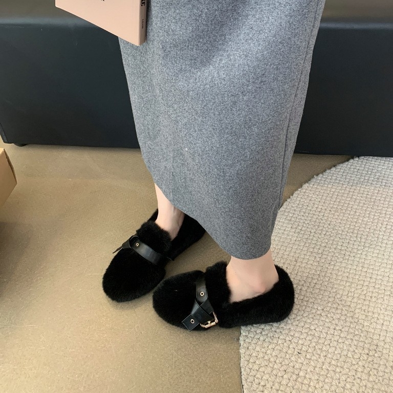 Loafers – stil minimalist, vârf drept; partea superioară: super fiber; branț: microfibră de piele; talpă: cauciuc; slip-on, înălțime toc 3-5 cm