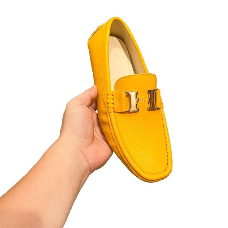 Muški loafer od prave kože, gornji dio od prve sloje kravlje kože, gumeni potplat, okrugli vrh, niska peta 1-3 cm, ulošak i podstava od ovčje kože