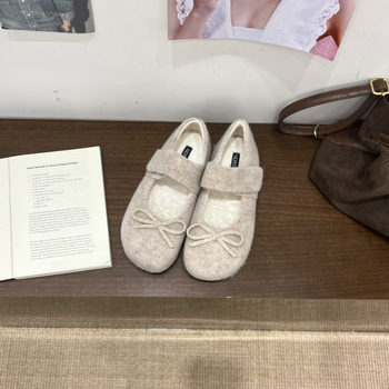 Pantofi femei Mary Jane, partea superioară nubuk, vârf rotund, toc mic cu creștere internă, căptușeală plufoasă și talpă cu blană artificială, talpă din cauciuc