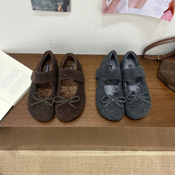 Pantofi femei Mary Jane, partea superioară nubuk, vârf rotund, toc mic cu creștere internă, căptușeală plufoasă și talpă cu blană artificială, talpă din cauciuc