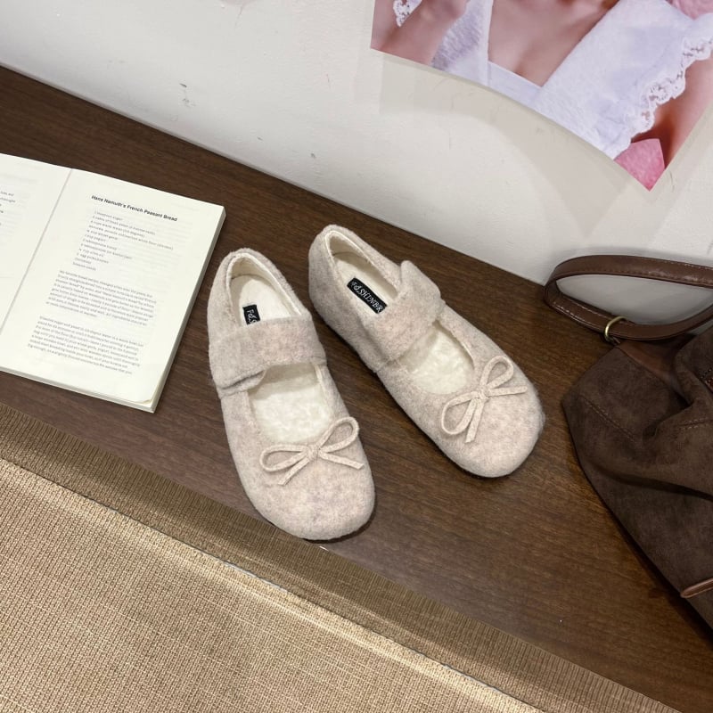 Pantofi femei Mary Jane, partea superioară nubuk, vârf rotund, toc mic cu creștere internă, căptușeală plufoasă și talpă cu blană artificială, talpă din cauciuc