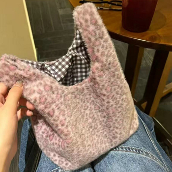 Plüüs makeup kott, linnaline lihtne stiil, horisontaalne ruudukujuline kuju, avatud ülaosa, polüestri vooder, sisemine tasku, kahekordne käepide