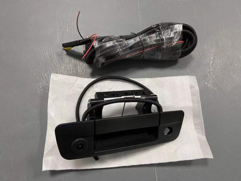 KLP Stražnja kamera za kvaku stražnjih vrata Dodge Ram, 2009-2017 – modeli 68044904AG/68197873AA, 12V, noćni vid, težina 220 g