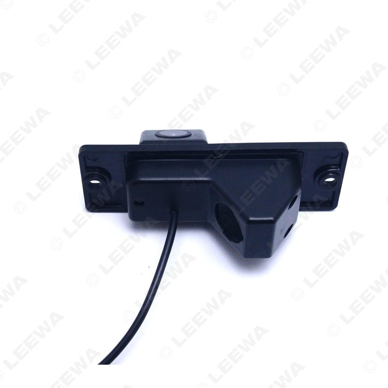 Zadnja kamera za Mitsubishi Pajero/Junge - HD kamera, 12V, 170° kut gledanja, 640x480 rezolucija, IP67/IP68 vodootpornost, objektiv od 100% stakla