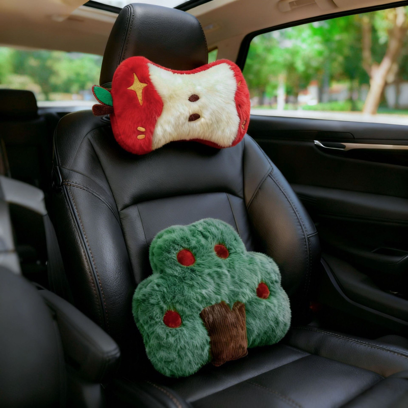 Autónyakpárna almás plüss dizájnal, nyaki és ágyéki támasz, rajzfilm-stílus, univerzális illeszkedés (Anyag: mesterséges plüss; Töltet: selyemfonal; Szezon: minden évszak; Stílus: rajzfilm)