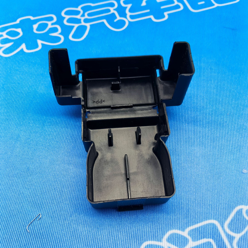 Kapa za zaštitu pozitivnog priključka baterije i poklopac za kabel za Nissan Y62, QX56, QX80, Loulan Z52 – Plastika, marka Furundelai, model 24345-89915