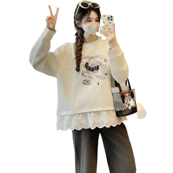 Motinystės palaidinė su gobtuvu; korėjietiško stiliaus, panelinis raštas (medvilnės-elastano mišinys 70-80% medvilnė, <=30% elastanas; ruduo–žiema 2025; ilgos rankovės; apvali kaklo)