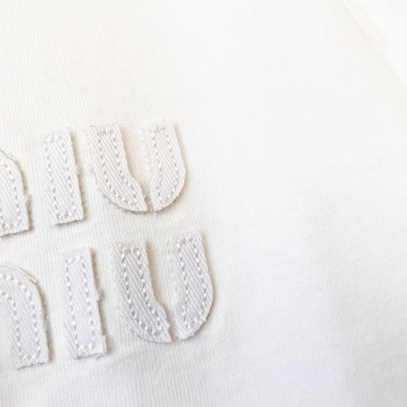 MU stil majica s izvezenim logotipom i slovima, labav kroj, ženski top za proljeće i ljeto