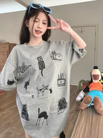 Pamut rövid ujjú póló anime mintával, kerek nyakú