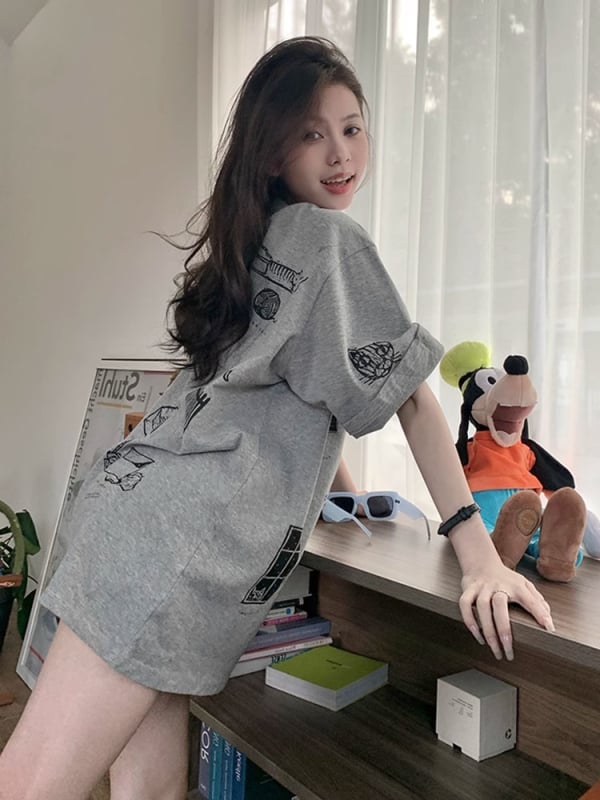 Pamut rövid ujjú póló anime mintával, kerek nyakú