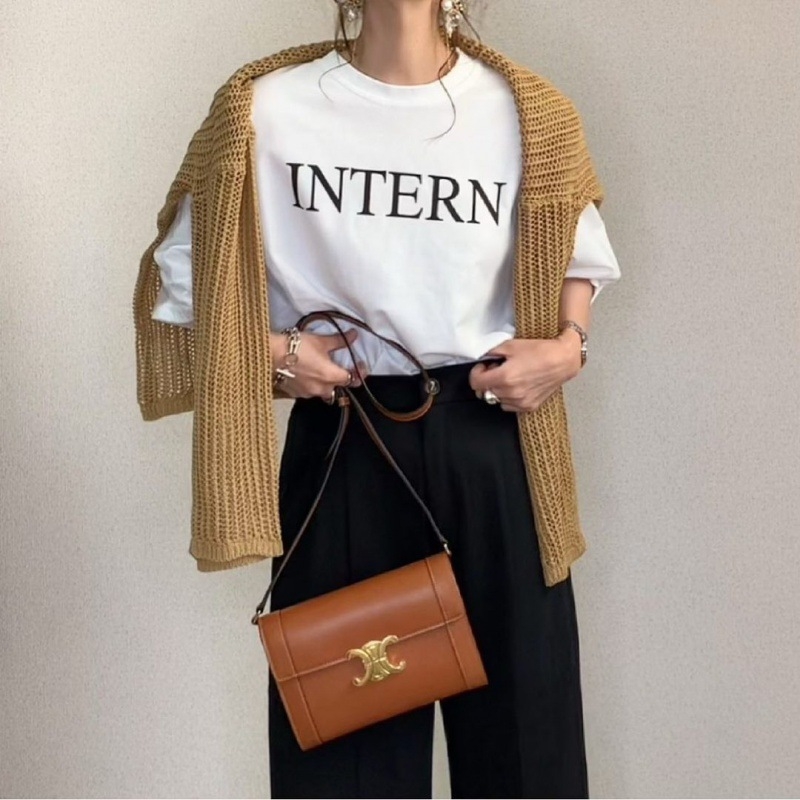 Pamut rövid ujjú póló betűs nyomással, laza szabás, kerek nyak, nyár 2023