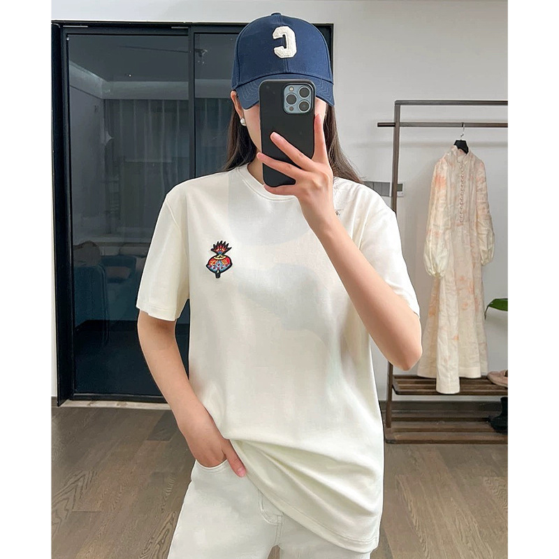 Pamukova T-majica s okruglim izrezom, kratkim rukavima i izvezenim motivom, unisex.