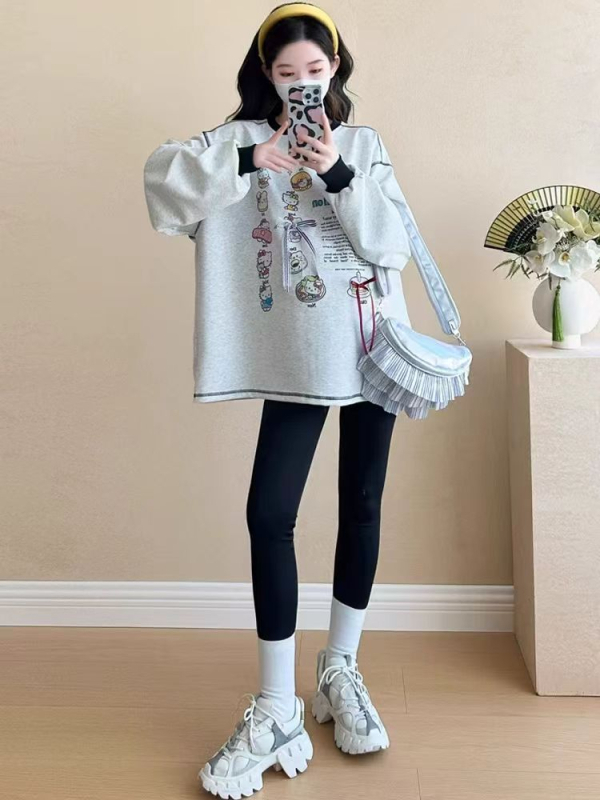 Nėštųjų komplektas: kapucinė viršus ir marškinėliai, vidutinio ilgio, laisvas kirpimas, ilgomis rankovėmis, medvilnė 70–80%