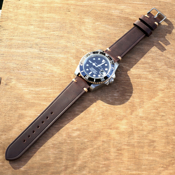 Laikrodžio dirželis iš natūralios odos su rankomis siūtu kraštu, bohemiškas retro Lolita Antique stilius (Žiema 2023)