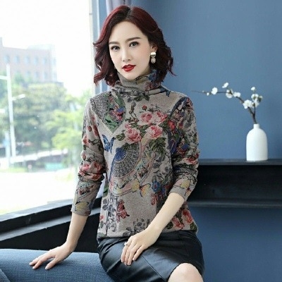 Majica s cvjetnim printom, fleece podlogom, malim rol kragnom, dugih rukava, oversize
