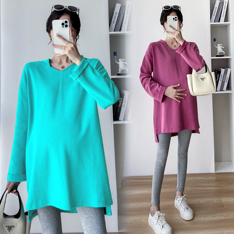 Nėščiųjų kapuciuota megztinė su gobtuvu, vidutinio ilgio, dryžių raštas, polo apykaklė, 95% medvilnė