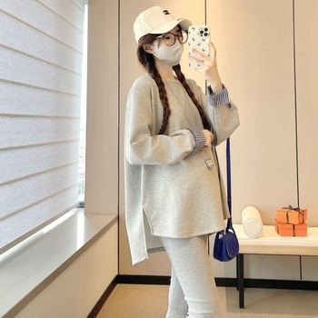 Nėščiosios palaidinė – apvalus kaklas, ilgomis rankovėmis, laisvas kirpimas; medvilnės mišinys (30–50% medvilnė, 30–50% kiti); japonų-korejiečių laisvalaikio stilius, ruduo 2025