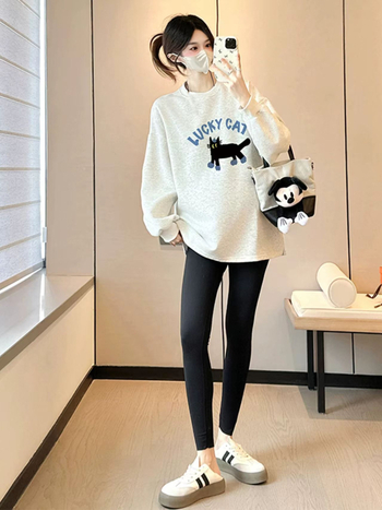 Nėščiųjų medvilninis ilgomis rankovėmis topas su apvaliu kaklu, laisvas kirpimas, vidutinio ilgio