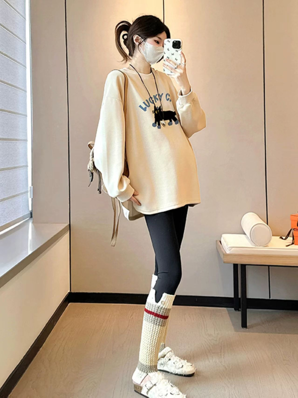 Nėščiųjų medvilninis ilgomis rankovėmis topas su apvaliu kaklu, laisvas kirpimas, vidutinio ilgio