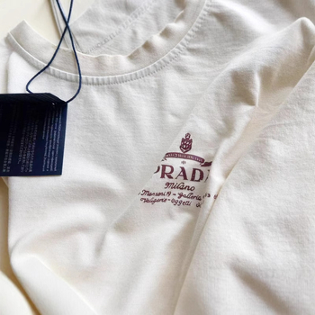 Ženska cropped majica s printom slova na prsima, okrugli izrez, kratki rukavi, gradski stil, proljeće-ljeto 2025